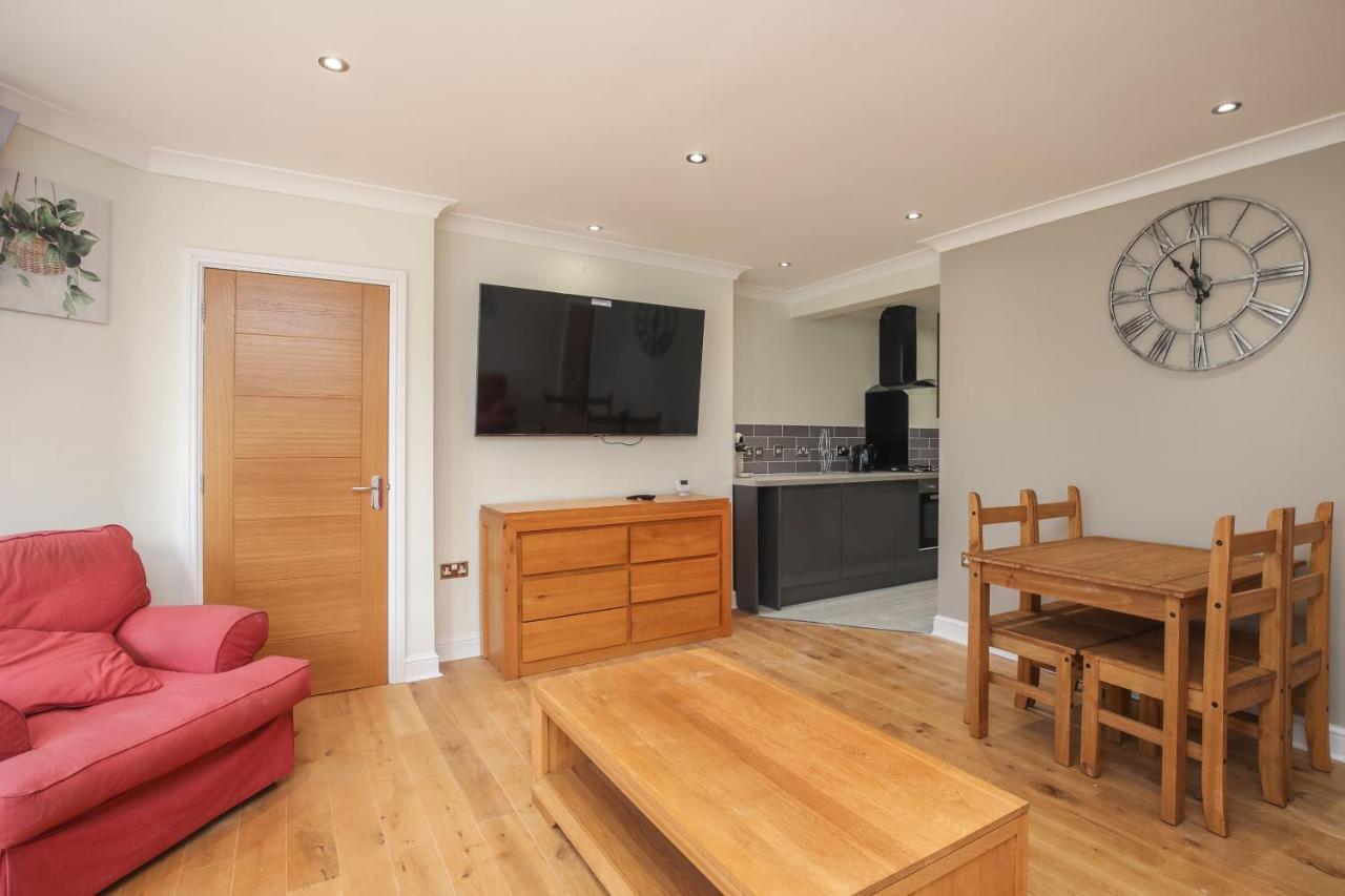 Riverside 2 Bedroom Kingston Flat Apartment