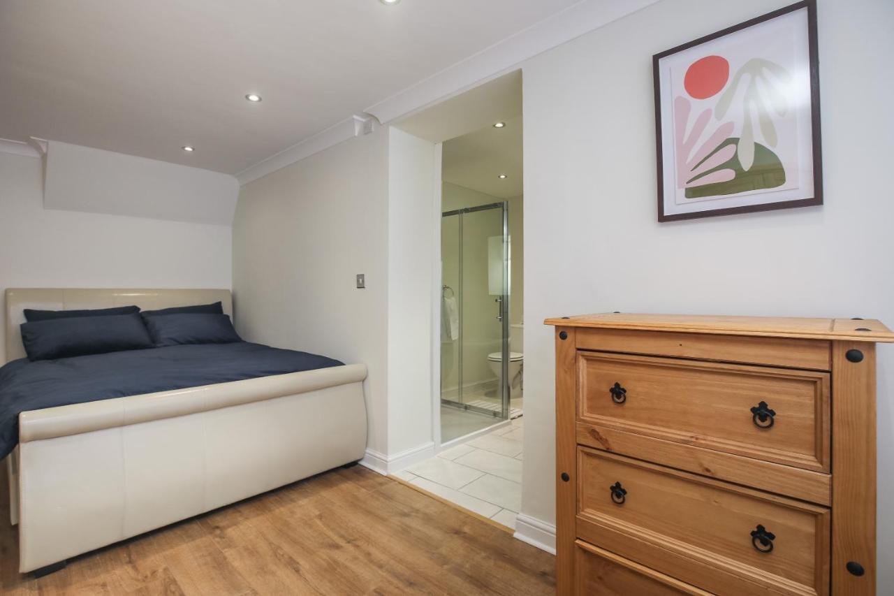 Riverside 2 Bedroom Kingston Flat Kingston upon Thames (Greater London)