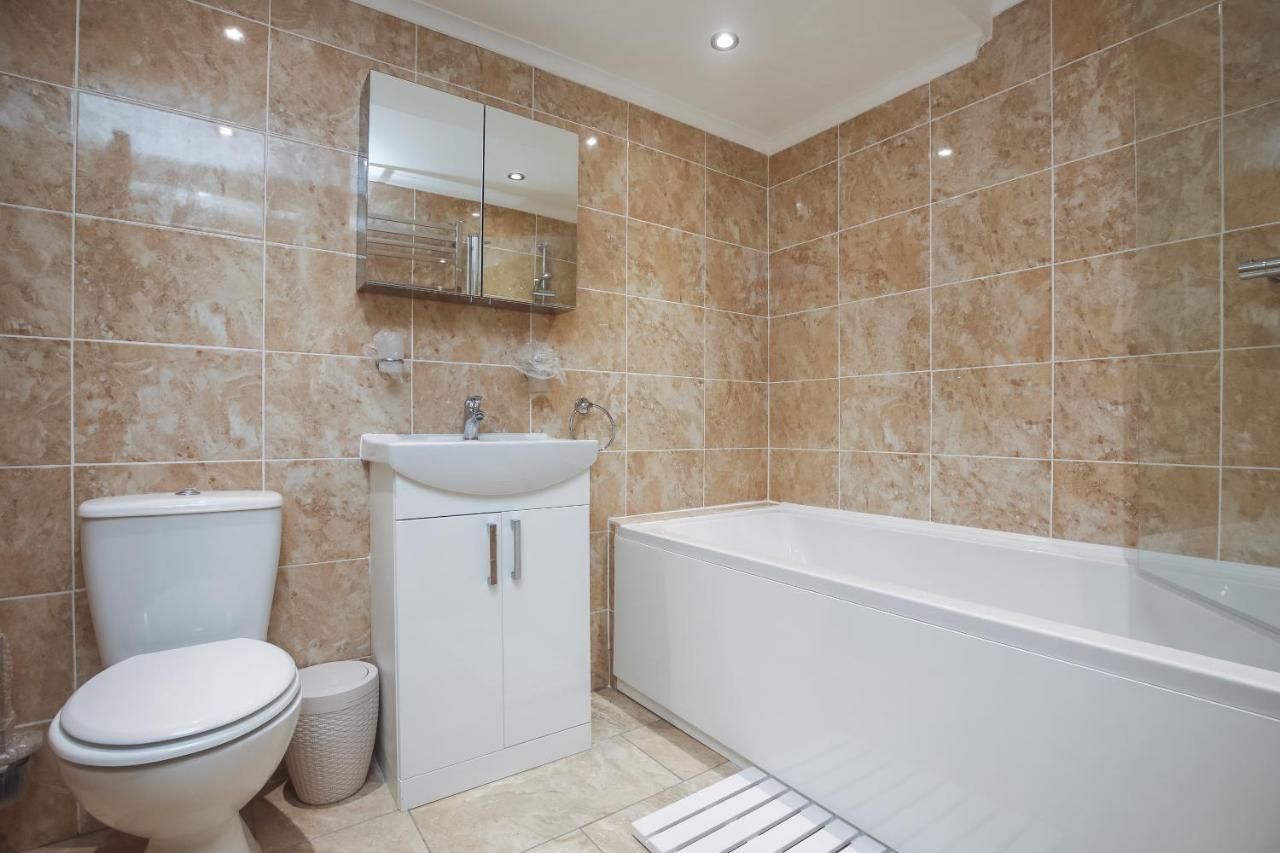Riverside 2 Bedroom Kingston Flat * Kingston upon Thames (Greater London)