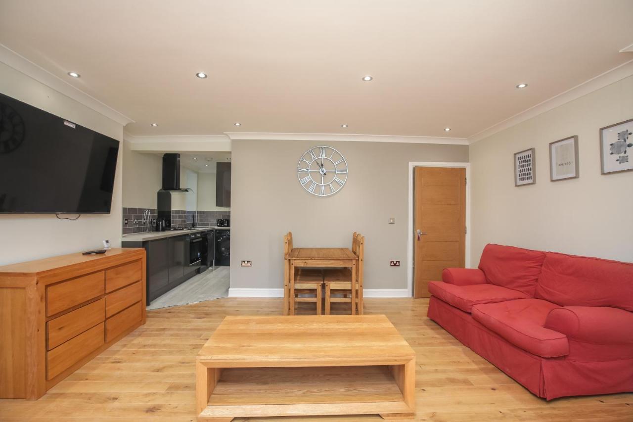 Riverside 2 Bedroom Kingston Flat