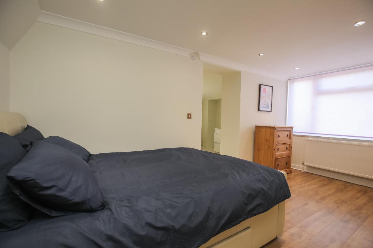 Riverside 2 Bedroom Kingston Flat *